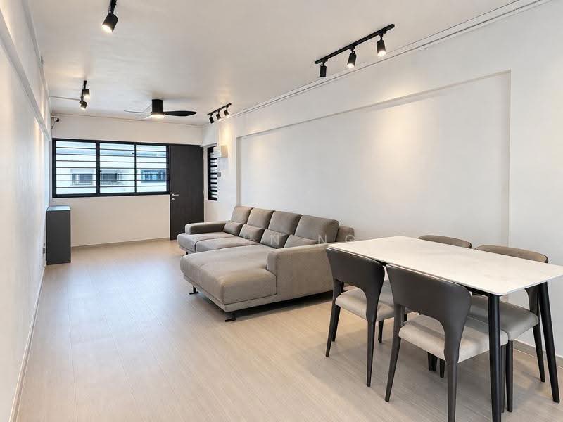 157 Yishun Street 11, 157 Yishun Street 11, Sembawang / Yishun, 3 Bedrooms, 1,001 sqft, HDB Flat For Sale, by John Ng, 500266110 - Living Room - PropertyGuru.com.sg