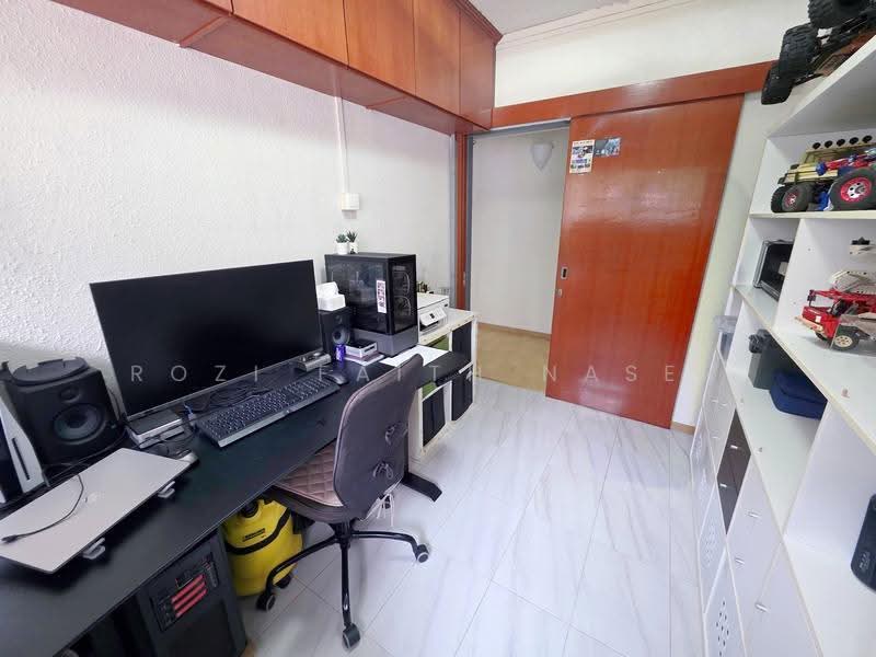 331 Jurong East Avenue 1, 331 Jurong East Avenue 1, Boon Lay / Jurong / Tuas, 4 Bedrooms, 1,410 sqft, HDB Flat For Sale, by Rozi Faith Naser, 500266118 - Study - PropertyGuru.com.sg