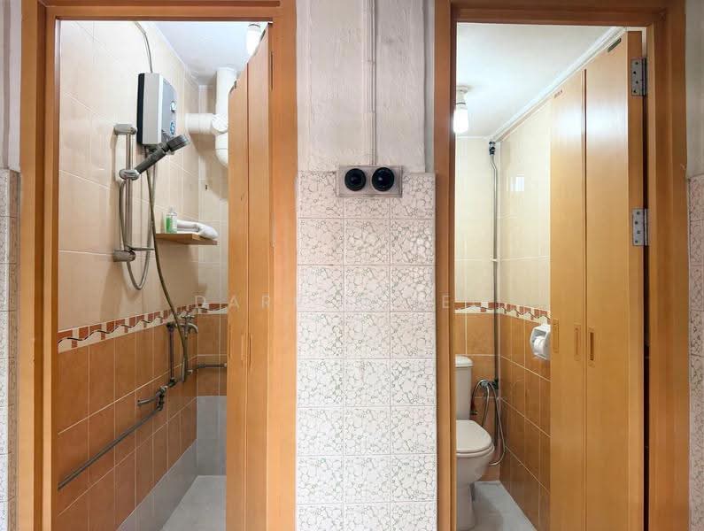 8 Holland Avenue, 8 Holland Avenue, Tanglin / Holland / Bukit Timah, 3 Bedrooms, 882 sqft, HDB Flat For Sale, by Darrel Yeo, 500266120 - Bathroom - PropertyGuru.com.sg