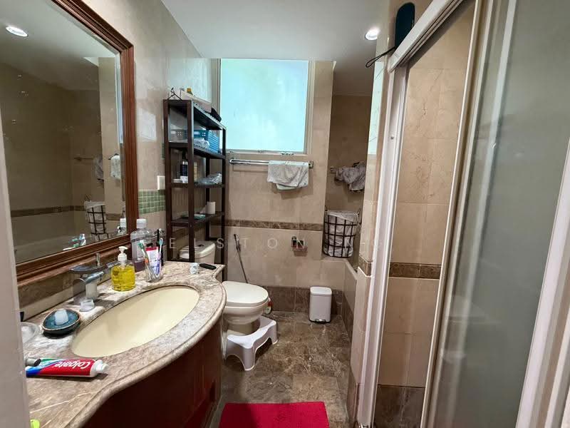 Fairlodge, 108 Holland Road, Tanglin / Holland / Bukit Timah, 3 Bedrooms, 1,657 sqft, Condominium For Rent, by Elston Ng, 500266134 - Bathroom - PropertyGuru.com.sg
