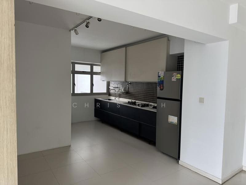 48 Strathmore Avenue, 48 Strathmore Avenue, Alexandra / Commonwealth, 3 Bedrooms, 969 sqft, HDB Flat For Rent, by Chris Goh, 500266136 - Kitchen - PropertyGuru.com.sg