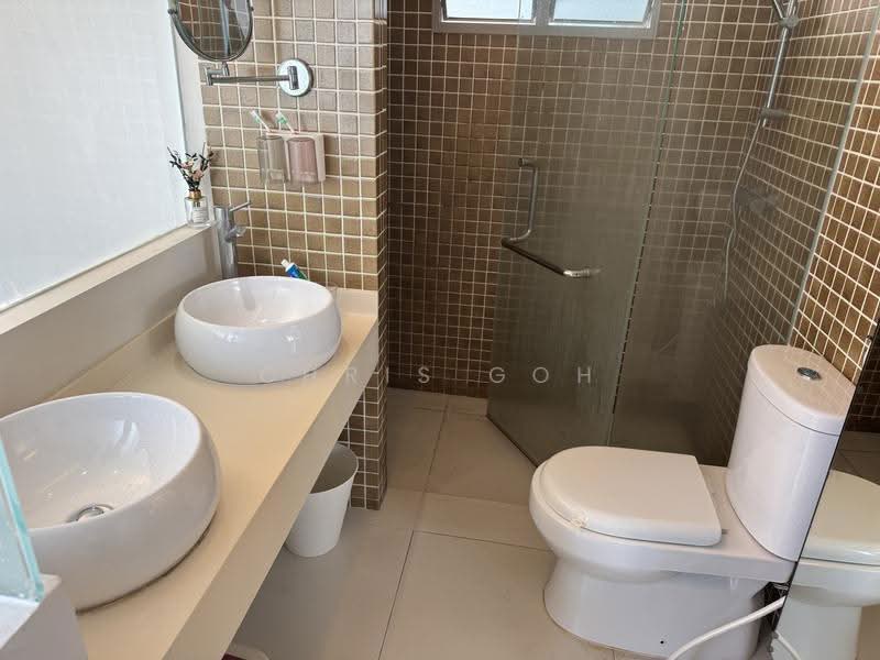 48 Strathmore Avenue, 48 Strathmore Avenue, Alexandra / Commonwealth, 3 Bedrooms, 969 sqft, HDB Flat For Rent, by Chris Goh, 500266136 - Bathroom - PropertyGuru.com.sg