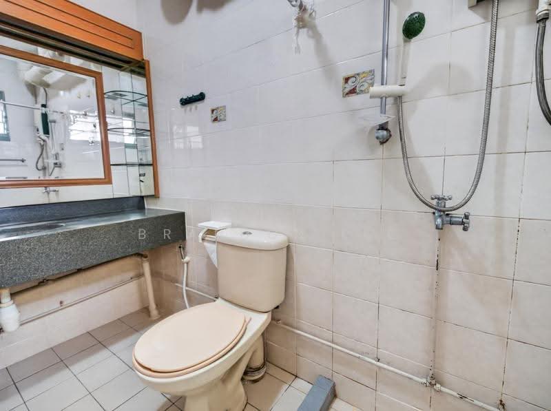 454 Choa Chu Kang Avenue 4, 454 Choa Chu Kang Avenue 4, Dairy Farm / Bukit Panjang / Choa Chu Kang, 4 Bedrooms, 1,528 sqft, HDB Flat For Sale, by Brandon Lee, 500266137 - Bathroom - PropertyGuru.com.sg