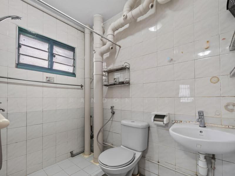 454 Choa Chu Kang Avenue 4, 454 Choa Chu Kang Avenue 4, Dairy Farm / Bukit Panjang / Choa Chu Kang, 4 Bedrooms, 1,528 sqft, HDB Flat For Sale, by Brandon Lee, 500266137 - Bathroom - PropertyGuru.com.sg