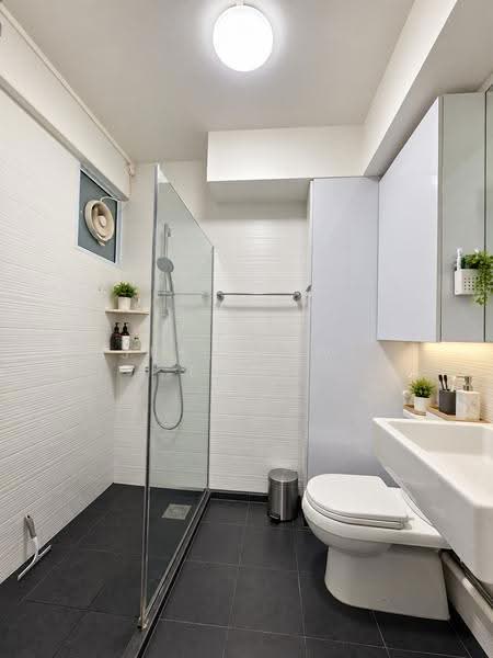 48A Dorset Road, 48A Dorset Road, Farrer Park / Serangoon Rd, 3 Bedrooms, 1,281 sqft, HDB Flat For Sale, by Julius WL Fock, 500266142 - Master bathroom - PropertyGuru.com.sg