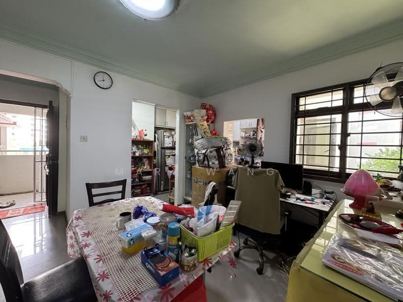 656B Jurong West Street 61, 656B Jurong West Street 61, Boon Lay / Jurong / Tuas, 3 Bedrooms, 1,194 sqft, HDB Flat For Sale, by Mark Wang, 500266162 - Living Room - PropertyGuru.com.sg