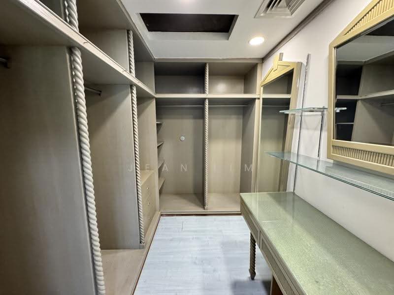 Rare Huge Semi Detached Unblocked View, Eunos / Geylang / Paya Lebar, 6 Bedrooms, 6,000 sqft, Semi-Detached House For Sale, by Jean Lim, 500266180 - Walk in Wardrobe (master) - PropertyGuru.com.sg
