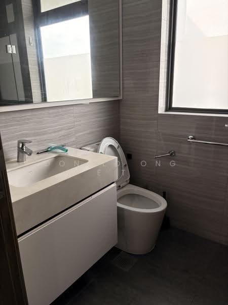Riverbank at Fernvale, 13 Fernvale Close, Seletar / Yio Chu Kang, 4 Bedrooms, 1,238 sqft, Condominium For Sale, by Donald Ong E T, 500266183 - Bathroom - PropertyGuru.com.sg