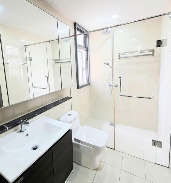 Palm Isles, 40 Flora Drive, Changi Airport / Changi Village, 3 Bedrooms, 990 sqft, Condominium For Sale, by Zulkifli Rasheed, 500266190 - Bathroom - PropertyGuru.com.sg
