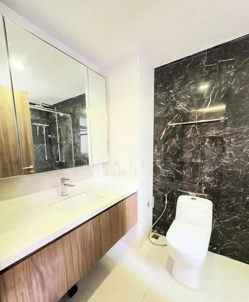 Palm Isles, 40 Flora Drive, Changi Airport / Changi Village, 3 Bedrooms, 990 sqft, Condominium For Sale, by Zulkifli Rasheed, 500266190 - Master Bathroom - PropertyGuru.com.sg
