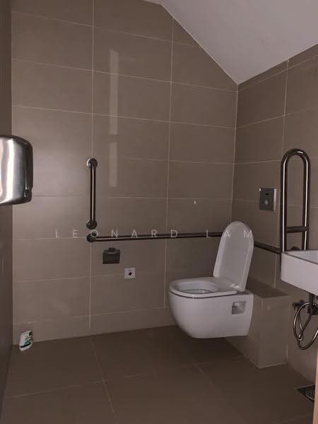The MidTown, 1189 Upper Serangoon Road, Hougang / Punggol / Sengkang, 786 sqft, Mall Shop For Sale, by Leonard Lam, 500266193 - Bathroom - CommercialGuru.com.sg