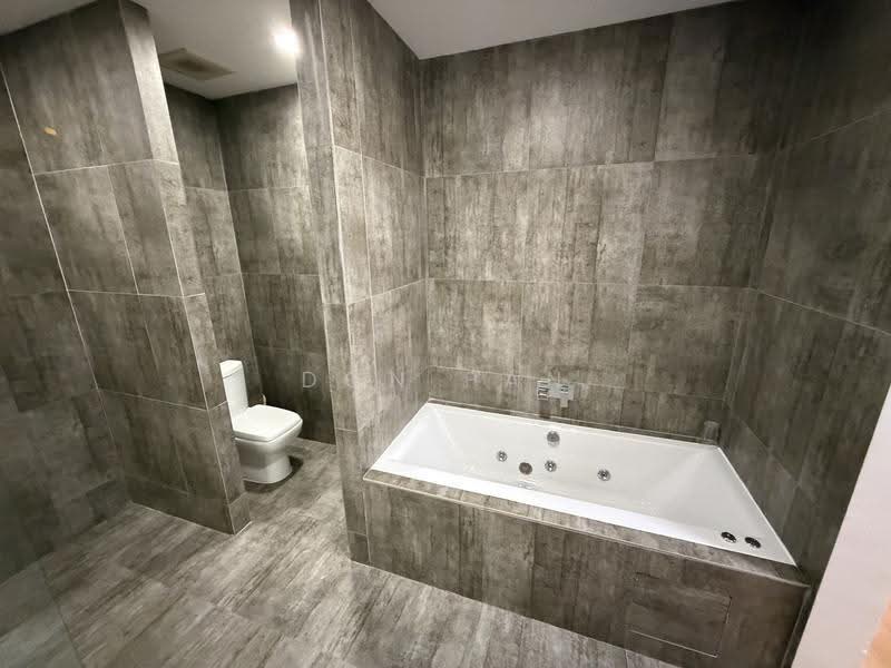 Florida Park, Sunrise Way, Seletar / Yio Chu Kang, 5 Bedrooms, 3,923 sqft, Semi-Detached House For Sale, by Don Pan, 500266209 - Bathroom - PropertyGuru.com.sg