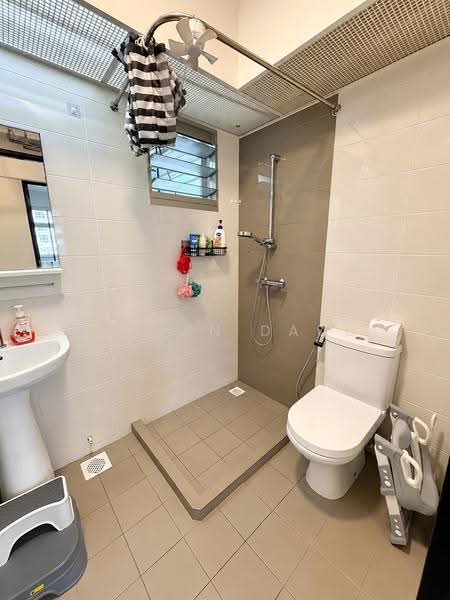 224A Sumang Lane, 224A Sumang Lane, Hougang / Punggol / Sengkang, 3 Bedrooms, 1,001 sqft, HDB Flat For Sale, by Sufian Daud, 500266210 - Common Bathroom - PropertyGuru.com.sg