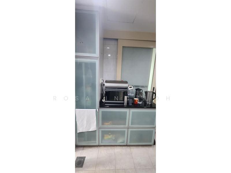 Emerald Park, 2 Indus Road, Alexandra / Commonwealth, Room Rental, 124 sqft, Condominium For Rent, by Rosalind Loh, 500266217 - Kitchen - PropertyGuru.com.sg