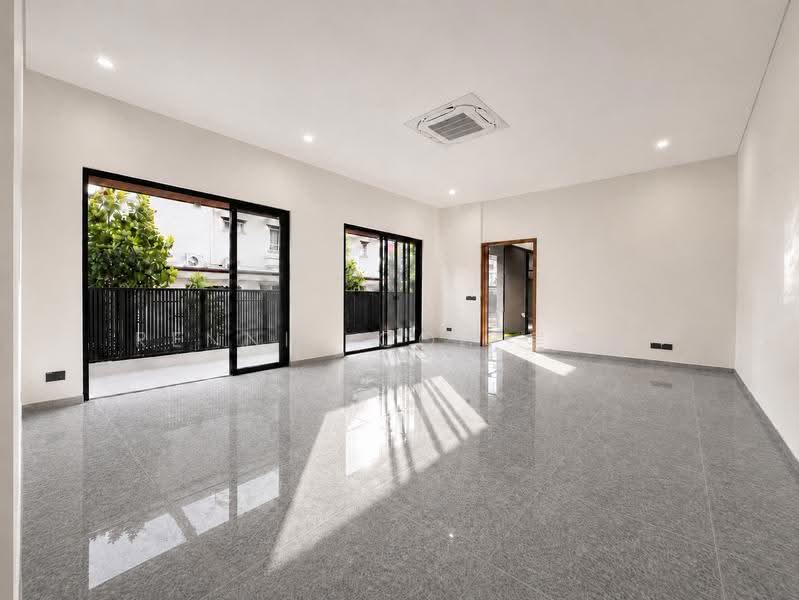 โ
๐๐ฎ๐ป๐ฑ๐ฒ๐ฑ ๐๐
๐ฐ๐ฒ๐น๐น๐ฒ๐ป๐ฐ๐ฒ โ
Telok Kurau Brand New Semi-Detached, Telok Kurau / Joo Chiat / Koon Seng, East Coast / Marine Parade, 5 Bedrooms, 6,311 sqft, Semi-Detached House For Sale, by Rennie Goh ๅด่็ฒ, 500266221 - Living Room - PropertyGuru.com.sg