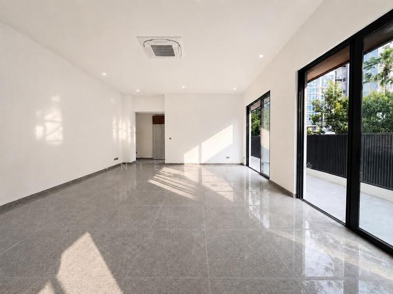 โ
๐๐ฎ๐ป๐ฑ๐ฒ๐ฑ ๐๐
๐ฐ๐ฒ๐น๐น๐ฒ๐ป๐ฐ๐ฒ โ
Telok Kurau Brand New Semi-Detached, Telok Kurau / Joo Chiat / Koon Seng, East Coast / Marine Parade, 5 Bedrooms, 6,311 sqft, Semi-Detached House For Sale, by Rennie Goh ๅด่็ฒ, 500266221 - Living Room - PropertyGuru.com.sg