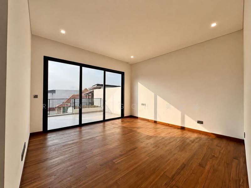 โ
๐๐ฎ๐ป๐ฑ๐ฒ๐ฑ ๐๐
๐ฐ๐ฒ๐น๐น๐ฒ๐ป๐ฐ๐ฒ โ
Telok Kurau Brand New Semi-Detached, Telok Kurau / Joo Chiat / Koon Seng, East Coast / Marine Parade, 5 Bedrooms, 6,311 sqft, Semi-Detached House For Sale, by Rennie Goh ๅด่็ฒ, 500266221 - Interior - PropertyGuru.com.sg