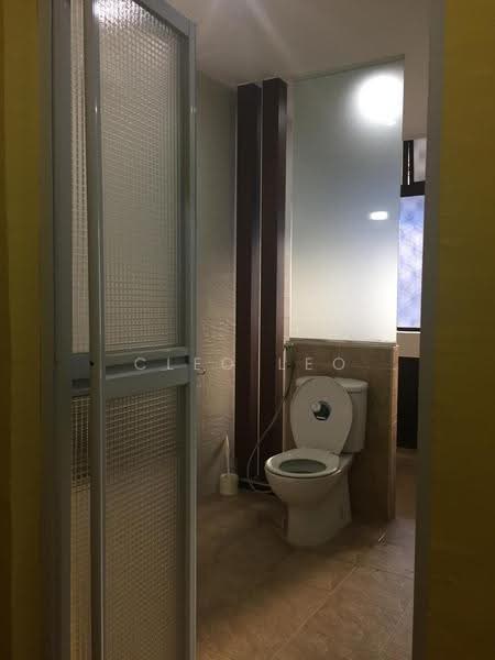 Lakepoint Condo, 10 Lakepoint Drive, Boon Lay / Jurong / Tuas, 3 Bedrooms, 2,217 sqft, Condominium For Rent, by CLeo Leo, 500266229 - Bathroom - PropertyGuru.com.sg