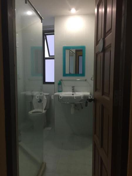 Lakepoint Condo, 10 Lakepoint Drive, Boon Lay / Jurong / Tuas, 3 Bedrooms, 2,217 sqft, Condominium For Rent, by CLeo Leo, 500266229 - Bathroom - PropertyGuru.com.sg