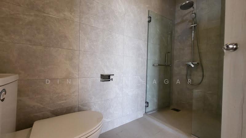Orange Regency, 101 Fernhill Road, Tanglin / Holland / Bukit Timah, 3 Bedrooms, 2,422 sqft, Apartment For Rent, by Dinish Sheagar, 500266238 - Bathroom - PropertyGuru.com.sg