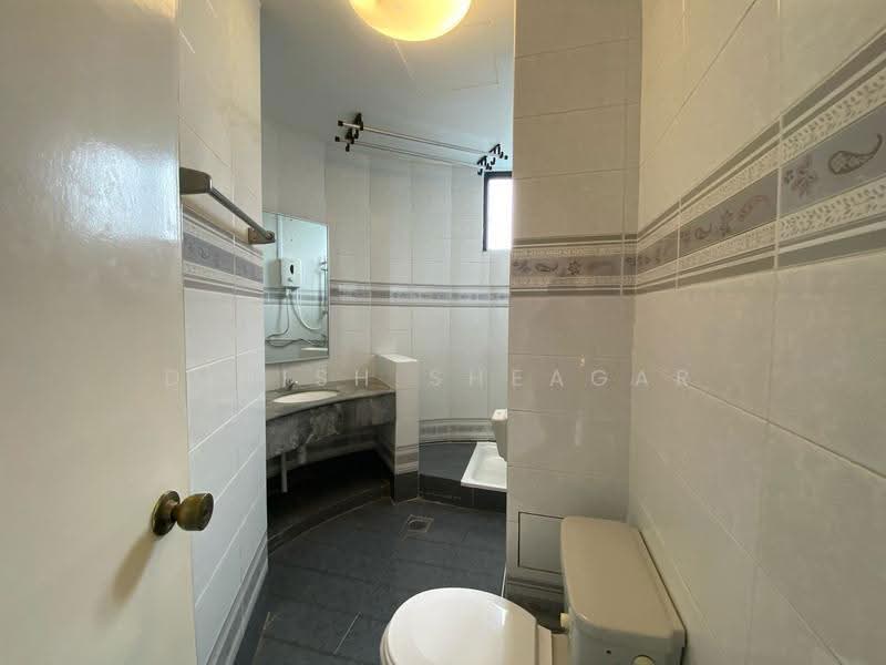 Siglap Center, 55 Siglap Road, East Coast / Marine Parade, 2 Bedrooms, 1,230 sqft, Apartment For Rent, by Dinish Sheagar, 500266258 - Bathroom - PropertyGuru.com.sg