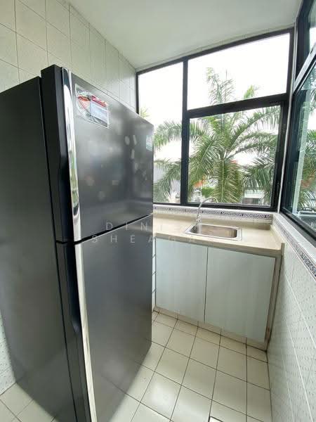 Siglap Center, 55 Siglap Road, East Coast / Marine Parade, 2 Bedrooms, 1,230 sqft, Apartment For Rent, by Dinish Sheagar, 500266258 - Kitchen - PropertyGuru.com.sg