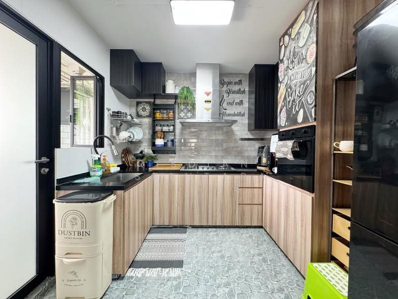 104C Canberra Street, 104C Canberra Street, Sembawang / Yishun, 3 Bedrooms, 1,001 sqft, HDB Flat For Sale, by Risdian Isbintara, 500266261 - Kitchen - PropertyGuru.com.sg