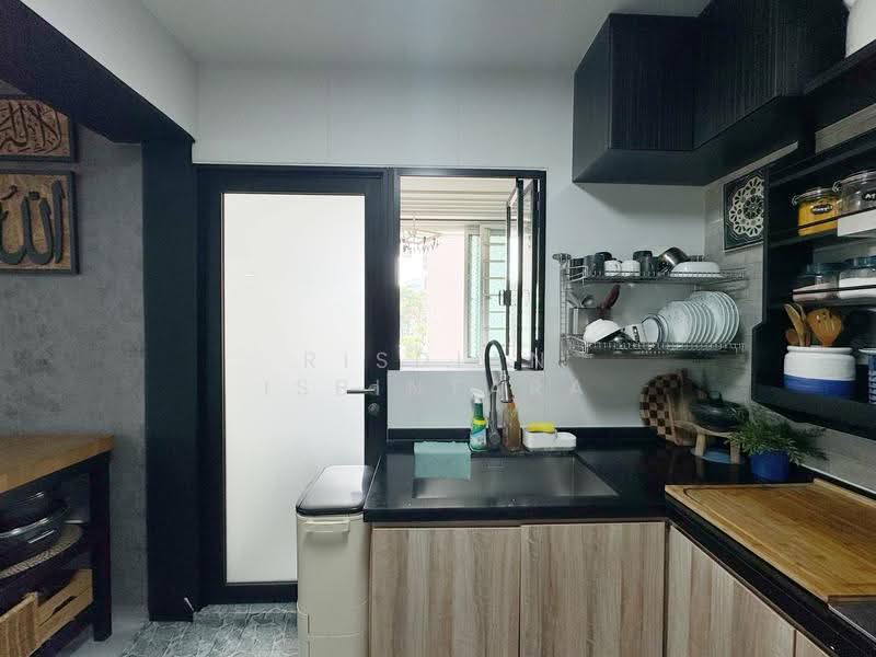 104C Canberra Street, 104C Canberra Street, Sembawang / Yishun, 3 Bedrooms, 1,001 sqft, HDB Flat For Sale, by Risdian Isbintara, 500266261 - Kitchen - PropertyGuru.com.sg