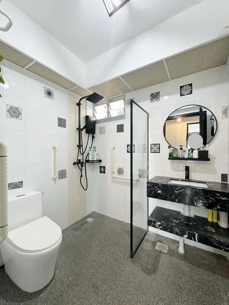 104C Canberra Street, 104C Canberra Street, Sembawang / Yishun, 3 Bedrooms, 1,001 sqft, HDB Flat For Sale, by Risdian Isbintara, 500266261 - Bathroom - PropertyGuru.com.sg