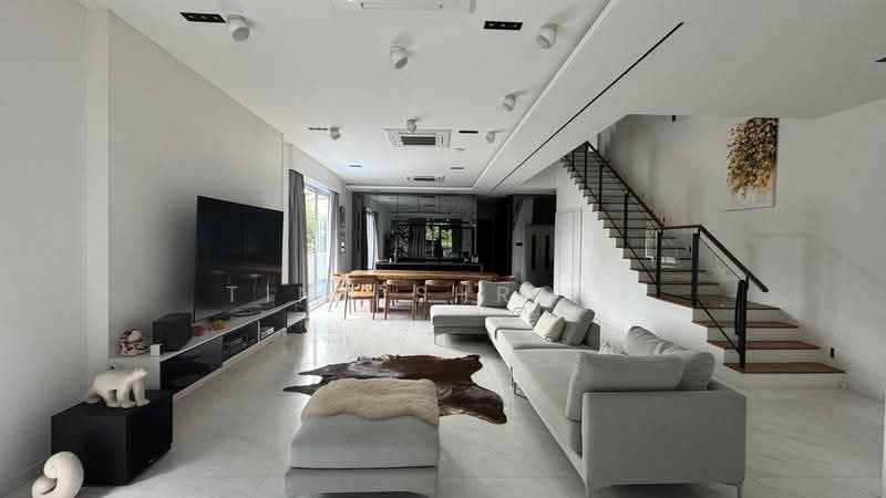 Siglap Enclave, East Coast / Marine Parade, 7 Bedrooms, 5,500 sqft, Semi-Detached House For Sale, by Tina Shroff, 500266274 - PropertyGuru.com.sg