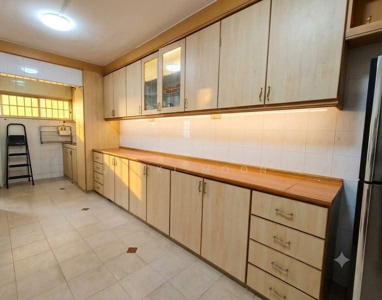 960 Hougang Avenue 9, 960 Hougang Avenue 9, Hougang / Punggol / Sengkang, 4 Bedrooms, 1,475 sqft, HDB Flat For Sale, by Jacki Moon, 500266276 - Kitchen - PropertyGuru.com.sg