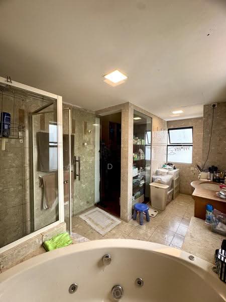 Eastwood drive, Bedok/Changi/Eastwood/Eastwood drive/Eastcoast, Bedok / Upper East Coast, 6 Bedrooms, 4,500 sqft, Semi-Detached House For Sale, by Jared Foo, 500266280 - Master bath - PropertyGuru.com.sg