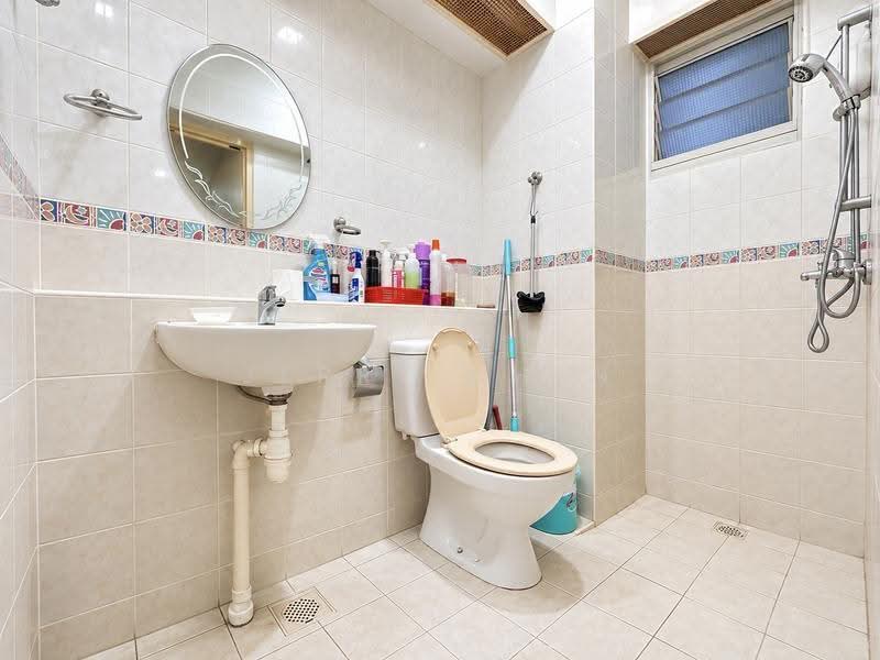 395 Bukit Batok West Avenue 5, 395 Bukit Batok West Avenue 5, Dairy Farm / Bukit Panjang / Choa Chu Kang, 3 Bedrooms, 990 sqft, HDB Flat For Sale, by Jerry Chen, 500266285 - Bathroom - PropertyGuru.com.sg