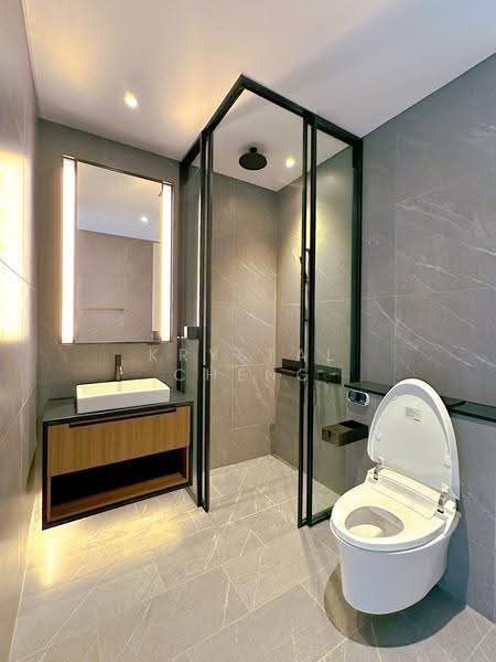 Petit Jervois, 33 Jervois Road, Tanglin / Holland / Bukit Timah, 2 Bedrooms, 753 sqft, Condominium For Rent, by Krystal Cheng, 500266297 - Bathroom - PropertyGuru.com.sg