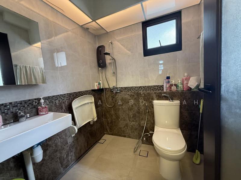 420D Northshore Drive, 420D Northshore Drive, Hougang / Punggol / Sengkang, 3 Bedrooms, 1,323 sqft, HDB Flat For Sale, by Daliana Abdullah, 500266298 - Parents’ attached Bathroom - PropertyGuru.com.sg