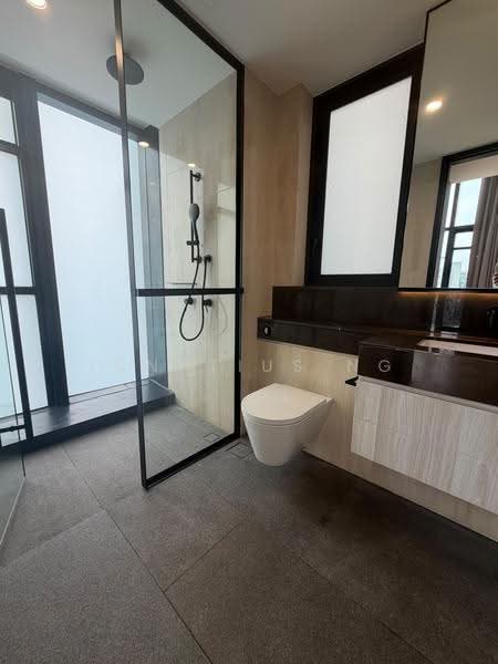 The Hyde, 11 Balmoral Road, Tanglin / Holland / Bukit Timah, 2 Bedrooms, 936 sqft, Condominium For Rent, by Ignatius Ng, 500266304 - Master Bathroom - PropertyGuru.com.sg