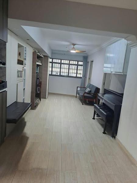181 Stirling Road, 181 Stirling Road, Alexandra / Commonwealth, 3 Bedrooms, 1,033 sqft, HDB Flat For Sale, by Joanna Lim, 500266308 - Living Room - PropertyGuru.com.sg