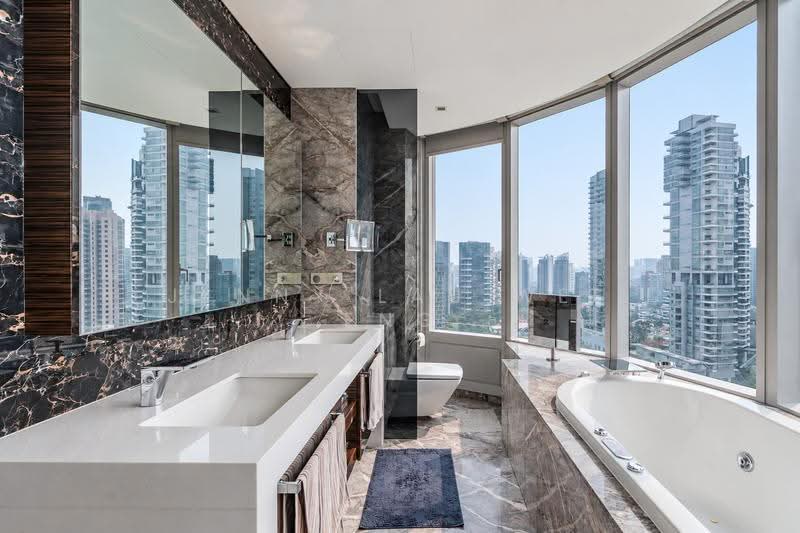 The Orchard Residences, 238 Orchard Boulevard, Orchard / River Valley, 3 Bedrooms, 2,174 sqft, Condominium For Sale, by Jenny Lau Wee Eng, 500266341 - Master Bathroom - PropertyGuru.com.sg