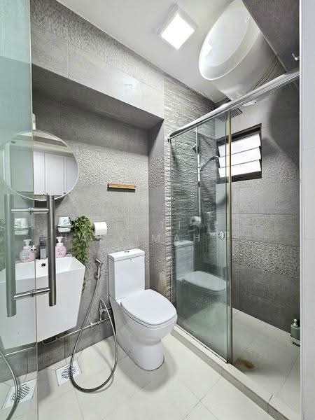 635 Jurong West Street 65, 635 Jurong West Street 65, Boon Lay / Jurong / Tuas, 3 Bedrooms, 1,184 sqft, HDB Flat For Sale, by Siti Hasyimah Hassan, 500266353 - Bathroom - PropertyGuru.com.sg