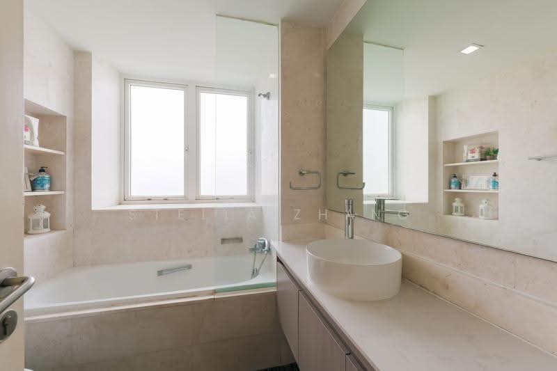 Edelweiss Park Condo, 96 Flora Road, Changi Airport / Changi Village, 3 Bedrooms, 1,335 sqft, Condominium For Sale, by Stella Zhang, 500266357 - Master Bathroom - PropertyGuru.com.sg