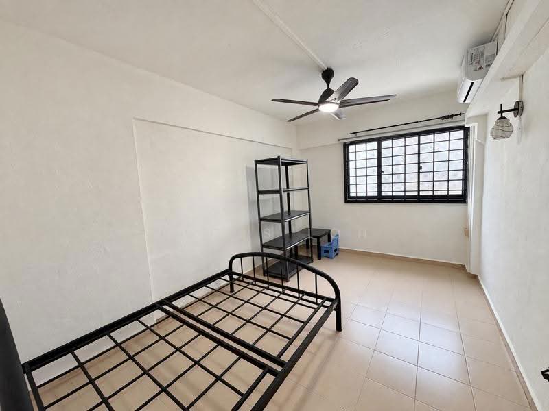 554 Jurong West Street 42, 554 Jurong West Street 42, Boon Lay / Jurong / Tuas, 3 Bedrooms, 1,120 sqft, HDB Flat For Rent, by Lucas Loh, 500266361 - Bedroom - PropertyGuru.com.sg