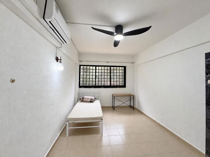 554 Jurong West Street 42, 554 Jurong West Street 42, Boon Lay / Jurong / Tuas, 3 Bedrooms, 1,120 sqft, HDB Flat For Rent, by Lucas Loh, 500266361 - Bedroom - PropertyGuru.com.sg