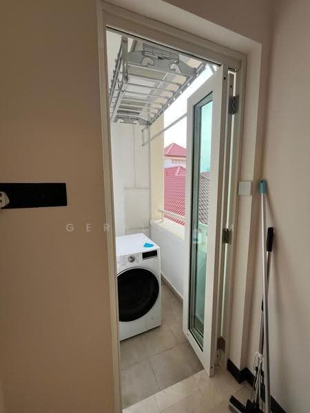 Costa Rhu, 5 Rhu Cross, East Coast / Marine Parade, 2 Bedrooms, 1,012 sqft, Condominium For Sale, by Gerald Lim, 500266373 - Balcony - PropertyGuru.com.sg