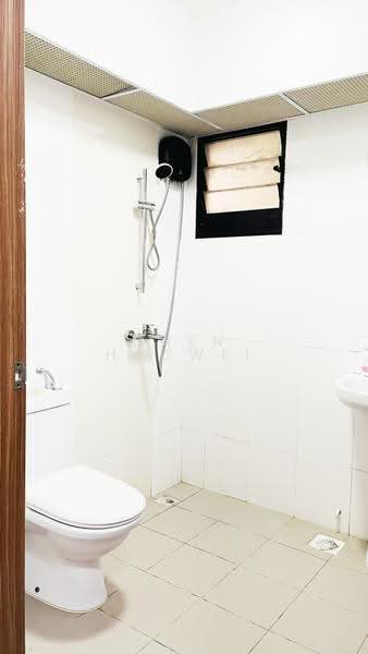 464B Bukit Batok West Avenue 8, 464B Bukit Batok West Avenue 8, Dairy Farm / Bukit Panjang / Choa Chu Kang, 2 Bedrooms, 732 sqft, HDB Flat For Sale, by Chen Haowei, 500266383 - Bathroom - PropertyGuru.com.sg