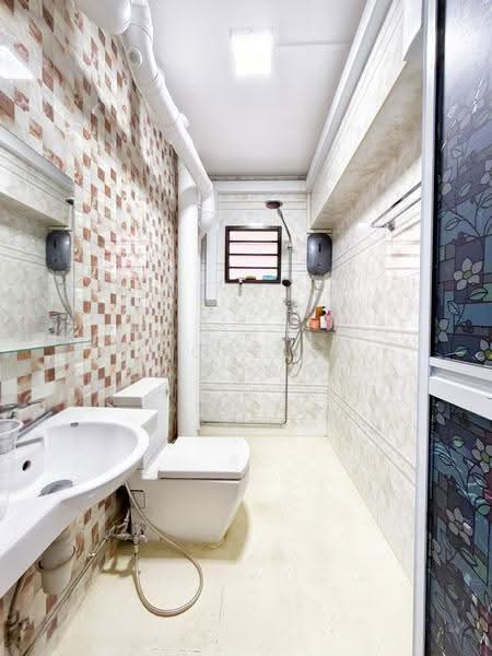 484D Choa Chu Kang Avenue 5, 484D Choa Chu Kang Avenue 5, Dairy Farm / Bukit Panjang / Choa Chu Kang, 4 Bedrooms, 1,238 sqft, HDB Flat For Sale, by Michelle Koo, 500266392 - Bathroom - PropertyGuru.com.sg
