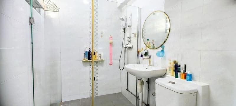 542 Jurong West Avenue 1, 542 Jurong West Avenue 1, Boon Lay / Jurong / Tuas, 3 Bedrooms, 1,108 sqft, HDB Flat For Sale, by James Yeo, 500266400 - Bathroom - PropertyGuru.com.sg