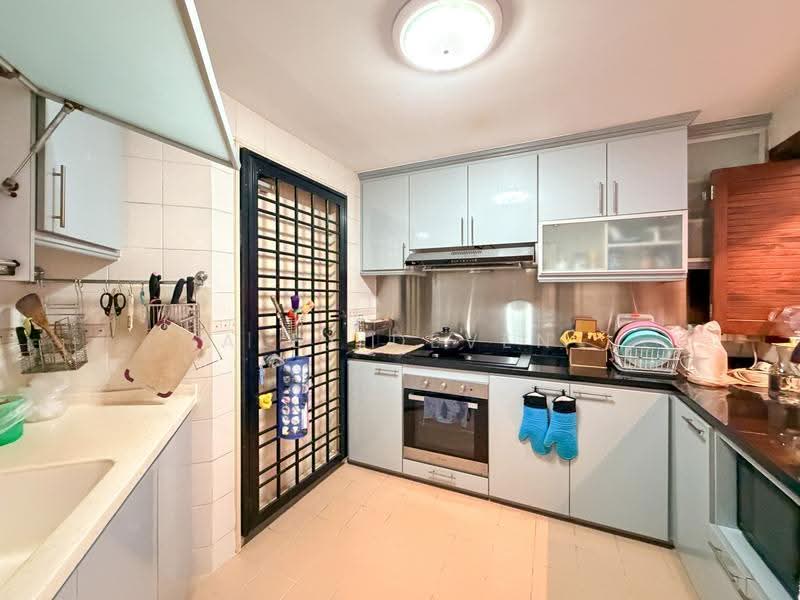 Grande Vista, 10 Cactus Drive, Seletar / Yio Chu Kang, 3 Bedrooms, 1,367 sqft, Condominium For Sale, by Alex Deven, 500266403 - Kitchen - PropertyGuru.com.sg