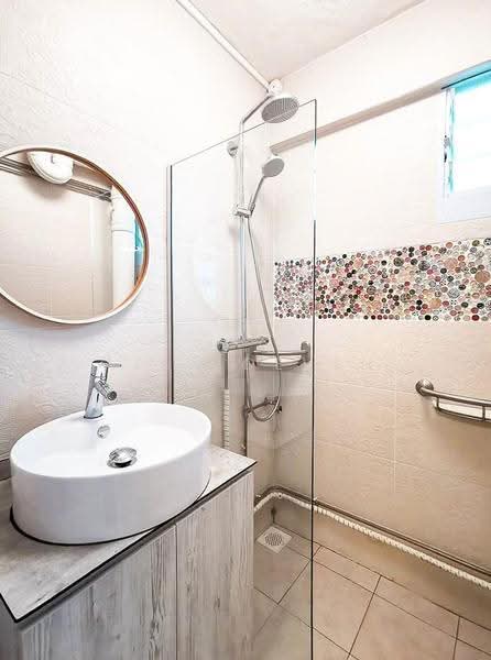 262 Waterloo Street, 262 Waterloo Street, Beach Road / Bugis / Rochor, 3 Bedrooms, 882 sqft, HDB Flat For Sale, by Alex Deven, 500266410 - Bathroom - PropertyGuru.com.sg