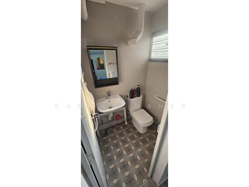 511 West Coast Drive, 511 West Coast Drive, Buona Vista / West Coast / Clementi New Town, 2 Bedrooms, 980 sqft, HDB Flat For Rent, by Kamrun Naher, 500266415 - Bathroom - PropertyGuru.com.sg