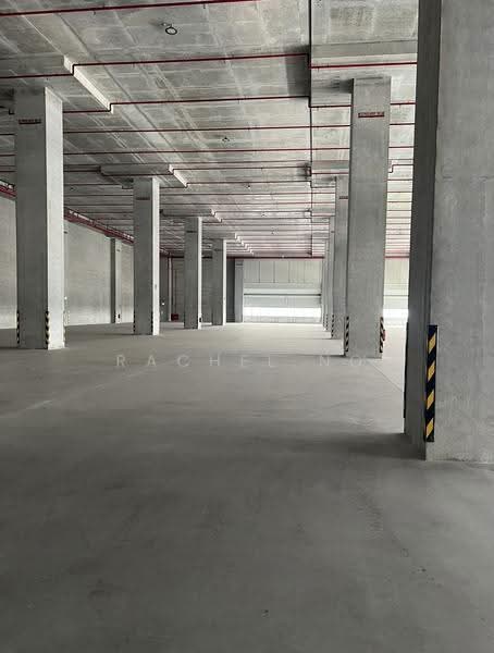 Pioneer | ramp up | exclusive loading bays | high ceiling | near mrt | containers ok, Pioneer road, Boon Lay / Jurong / Tuas, 38,000 sqft, Warehouse For Rent, by Rachel ng, 500266416 - Interior - CommercialGuru.com.sg